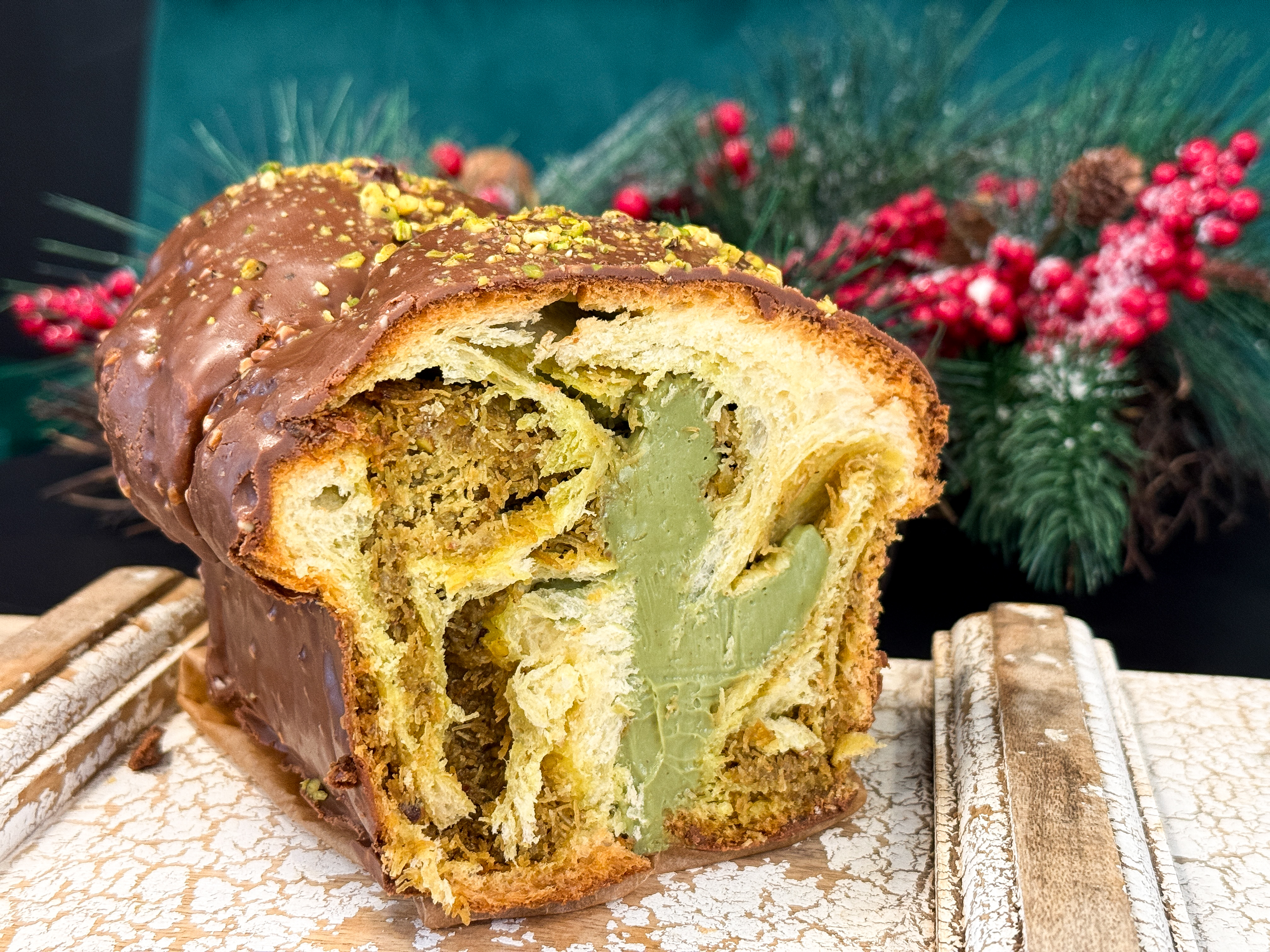 Cozonac cu cataif și fistic