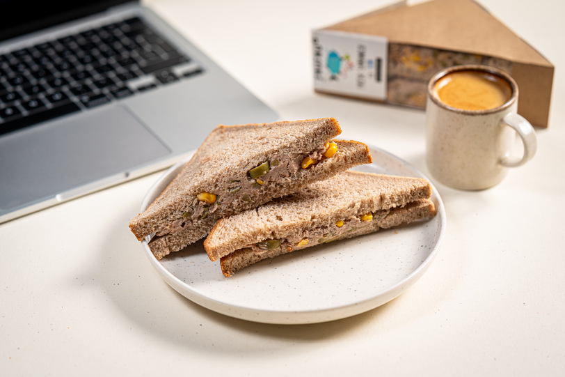 SANDWICH TRIUNGHI TON