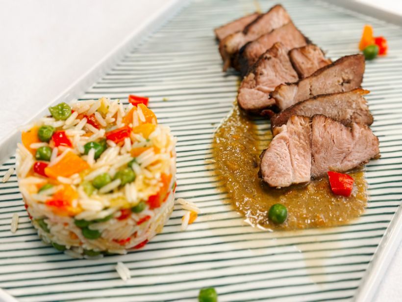 Friptură de porc la cuptor, orez cu legume