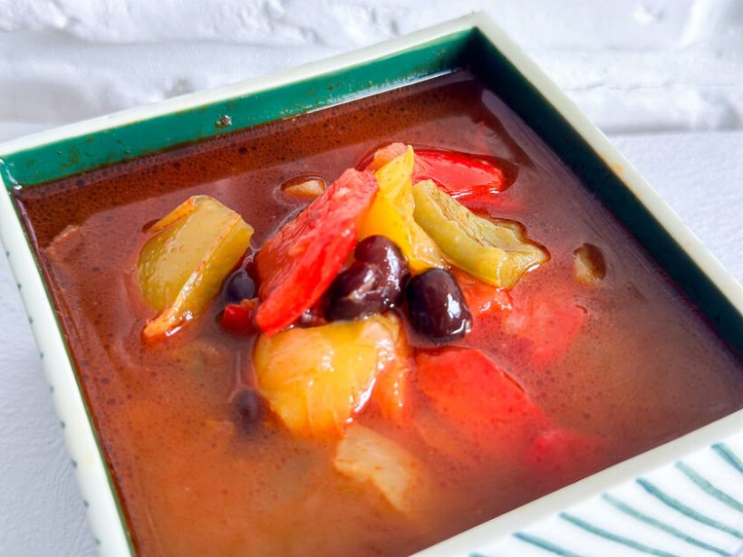 Gulas de legume cu fasole neagra