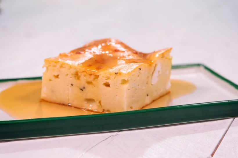 Placintă sarată cu urdă și telemea de vaci cu topping de sirop de arțar