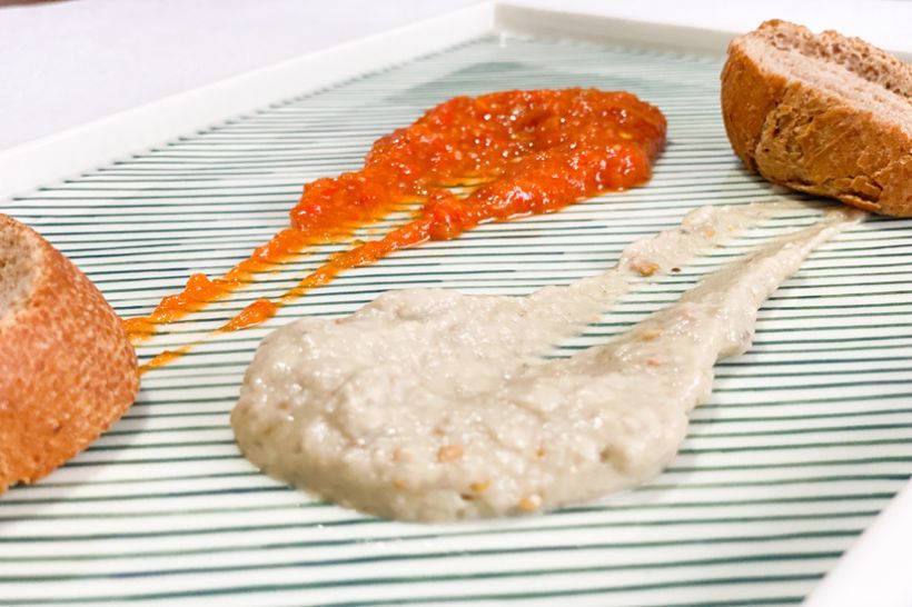 Baba ganoush, zacuscă si pâine de casă cu maia