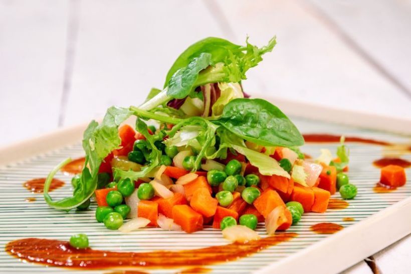 Mâncare de mazăre si frunze de salată