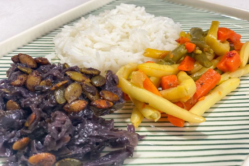 Orez basmati, stir fry cu varză roșie și mix fasole păstăi