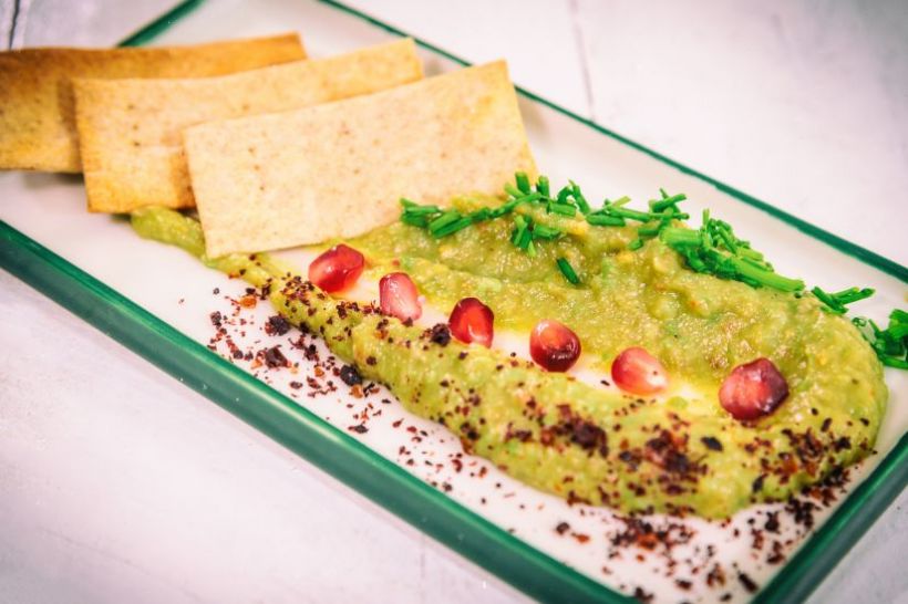 Salată de spanac cu struguri, tofu, semințe de dovleac, dressing de portocale si pesto