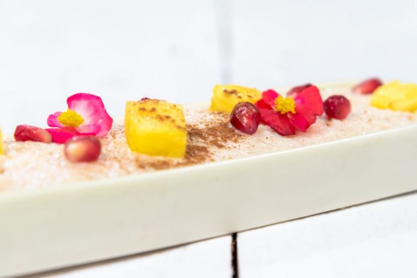 Tort de morcovi cu frosting de mascarpone și coajă de portocală