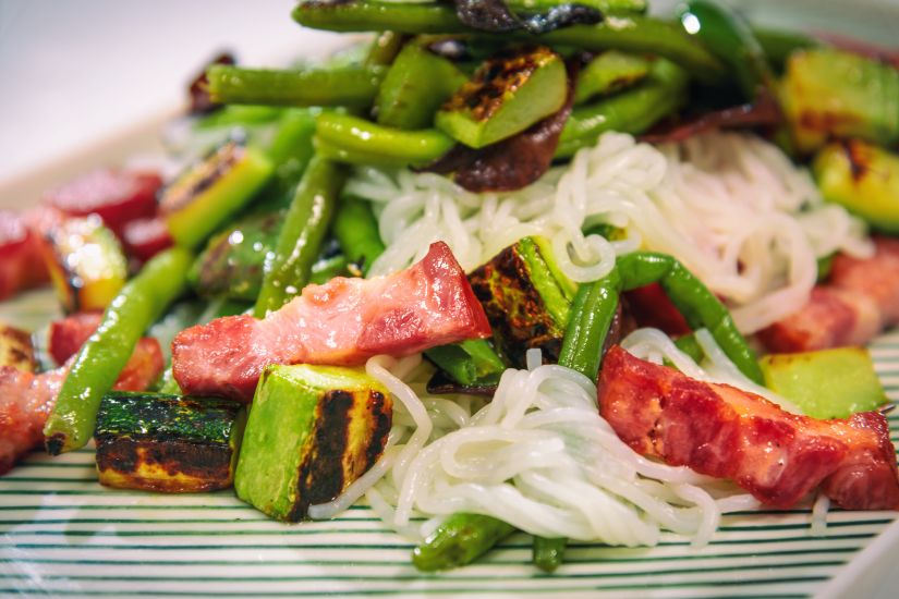 Tăiței de Konjac cu legume si bacon
