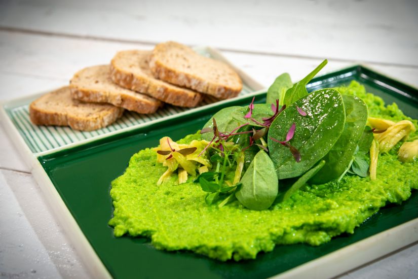 Spread de mazăre cu avocado,pâine integrală