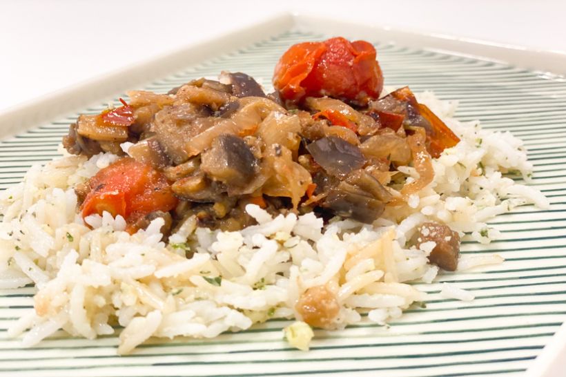 Orez basmati, vinete coapte, rosii, ceapa, cognac si ierburi iraniene