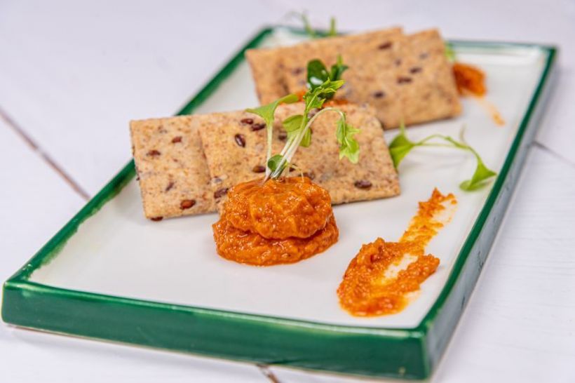 Crema de ardei copti si crackers cu ceapa